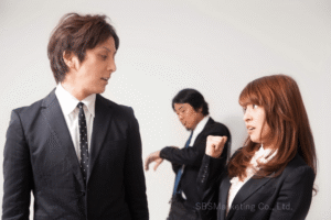 ②「共通の敵」を介して距離が縮まる