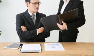 ④柔軟性に欠ける