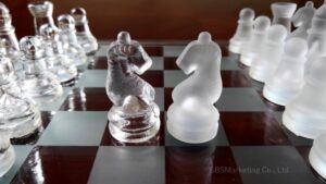 「白か黒か」など両極端に物事を捉えてしまうバイアス