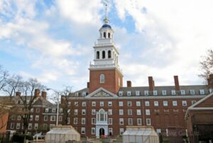 アメリカ最古の大学として知られるハーバード大学