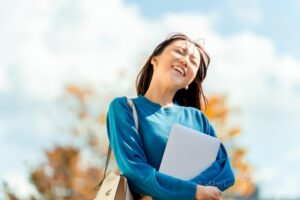 外的要因と内的要因の両輪によって「やる気」が高まることを指し示した理論