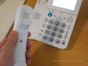 電話やインターネットで実施される事前調査