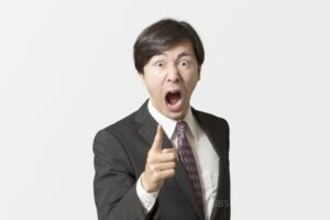 ③自分を防衛するために攻撃性が高まる