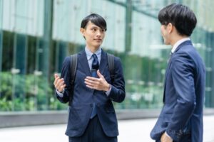 ③自身の考えと異なる人との交流を意識づける