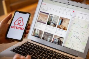 ⑥「スペース（空間）」のシェア・・・Airbnb