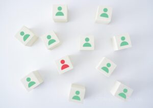 似たようなモノの中に1つだけ異なるものがあると生じる効果