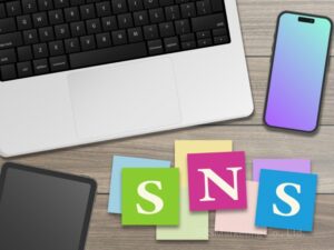 ③手軽にできるのが「SNS」