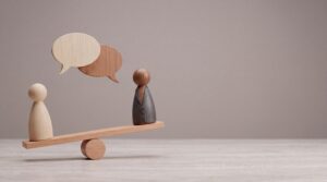 ①他者と比べることで自身の能力や価値を相対的に確認しようとする心理的傾向